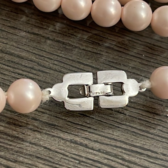 Vintage Pale Pink TRIFARI Single Strand of Pearls 45” - Picture 7 of 16